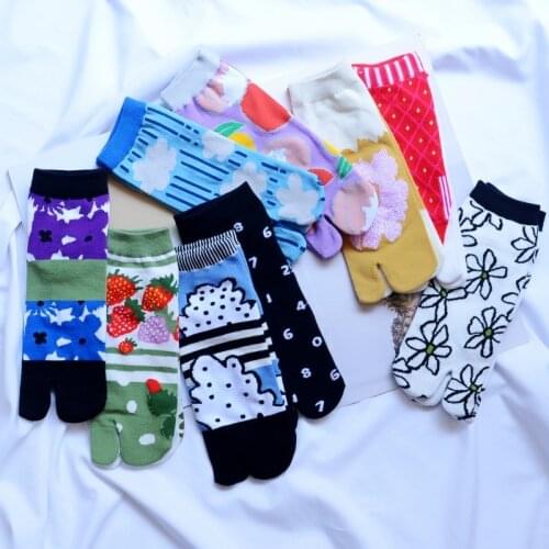 Japanese Jacquard Two-Toed Socks Female Creative Cartoon Fruit Stripes Geometric Split Toe Socks Cotton Cute Sandals Tabi Sock