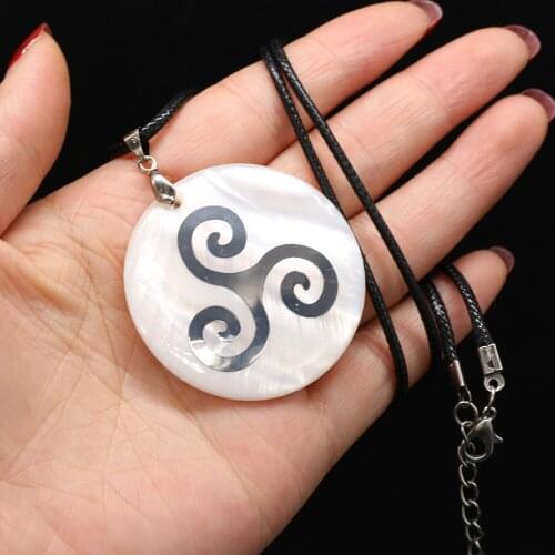 Wholesale Natural Shell Pendant Necklace Simple Big Round Shape Charm Mother of Pearl Necklace Good Quality Necklace Jewelry