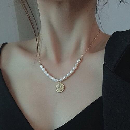 Origin Summer Stylish Natural Freshwater Pearl Necklace for Women Gold Coin Queen Portrait Twist Rope Pendant Chokers Necklaces