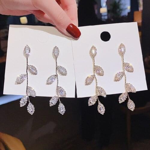 Shiny Rhinestone Leaves Temperament Earrings for Women Girls Gold Color Metal Leaf Long Drop Dangle Earrings Wedding Jewellery