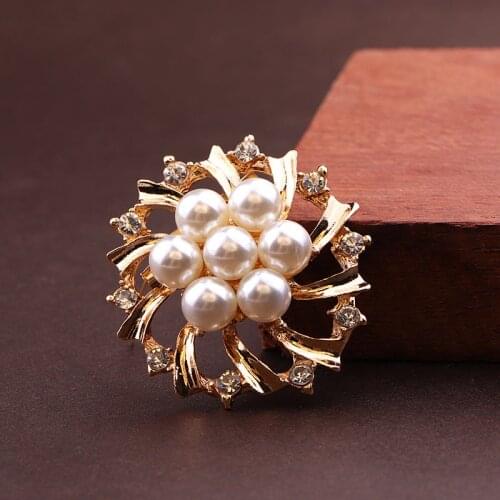 TODOX Women Brooches pearl lovely Crystal Simple and refined high grade pins Rhinestone flower button mother style gifts