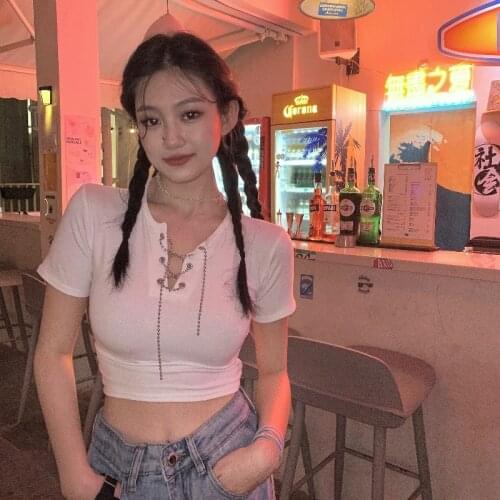 Short Navel T-Shirt Womens 2021 Summer New Slim Strap Design Sense Tshirt Hot Girl Tight Fitting White Short Sleeve Top Female