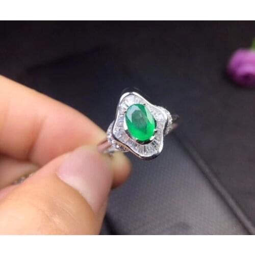 Natural emerald ring, luxurious atmosphere 1 karat Columbia emerald 5X7mm good quality