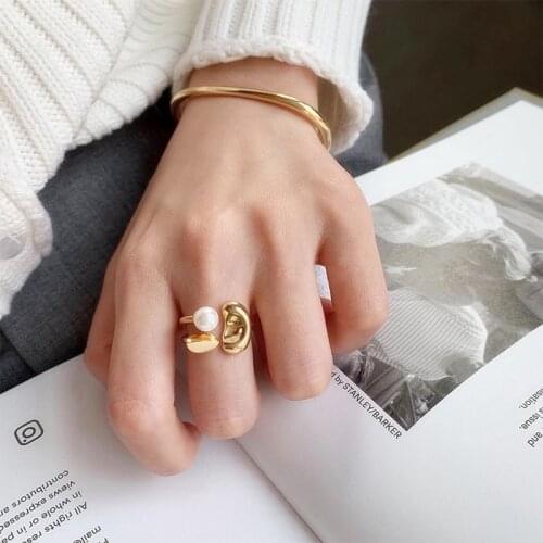 HUANZHI 2020 New Vintage Design Irregular Gold Metal Flower Petal Pearl Open Adjustable Rings for Women Girl Ring Jewelry