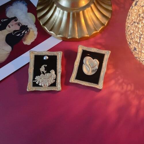 Qingdao factory to restore ancient ways the baroque Picasso painting matte gold brooch enamel art senior corsage pin