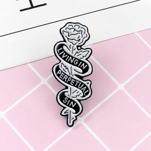 Gothic black white rose skull brooch living in eternal sin pin shirt hat backpack badge lover jewelry gift