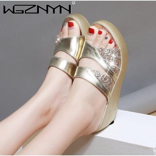 Women Sequins Wedge Slippers Bling Platform Flip Flops Soft Comfortable Casual Shoes Women Outdoor Beach Sandals Ladies Slides
