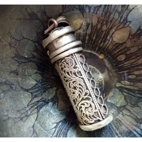 Tibet exquisite handmade silver filigree carving Pendant