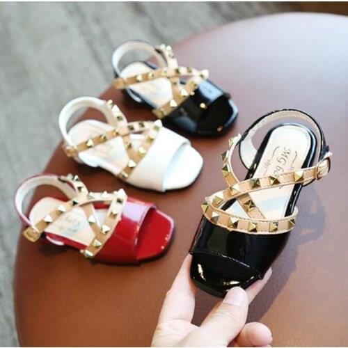 New Girls Rivet Princess Shoes Fashion Open Toe Girls Sandals Summer Patent Leather Children Girls Infant Sandals Kids Sneakers