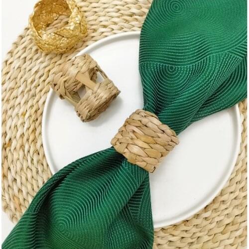 Napkin Ring Rush Straw Woven Napkin Ring Handmade Braided Grass Napkin Ring Farmhouse Serviette Buckle Holder for Xmas Daily Use