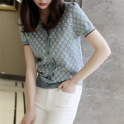 Short-sleeved knitted blouse womens summer slim V-neck single-breasted printed thin hollow cardigan