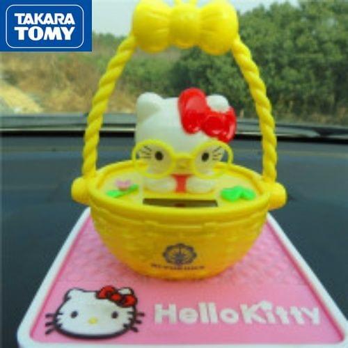 TAKARA TOMY Hello Kitty doll solar car decoration simple and cute cartoon shaking head car interior supplies decoration doll