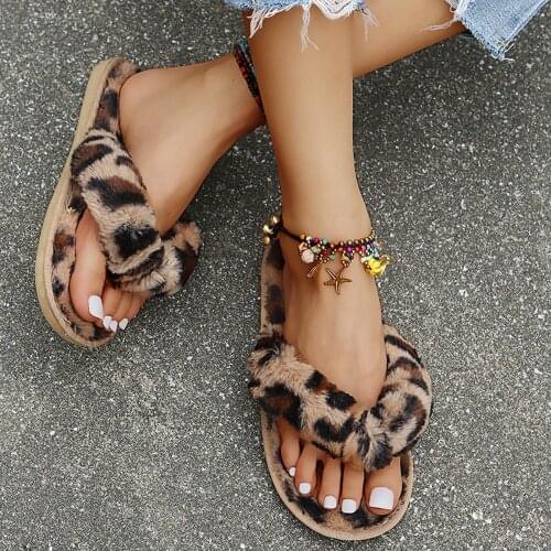 Summer New Fluffy Fur Slippers Fashion Personality Herringbone Flip Flops Womens Plush Flat Slipper Indoor Furry Fur Flip Flops