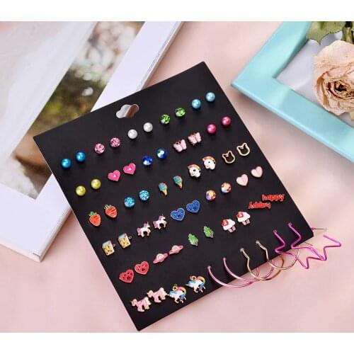 Bacugi Stud Earrings
