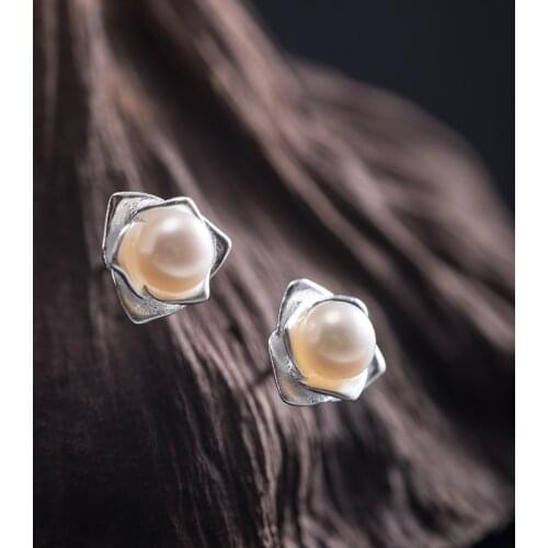 VLA 925 Silver Simple Personalized Flower Earrings Womens Fashion Temperament Pearl Triangle Flower Earrings