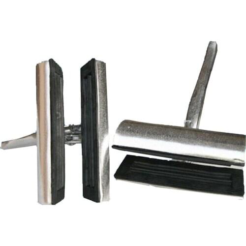 Rab cloth pliers use to straighten the advertising cloth to play a straight role