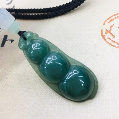Pure natural Emerald jade Hand-carved ice bottom oil green bean bean pendant with simple necklace Men and women sweater chain