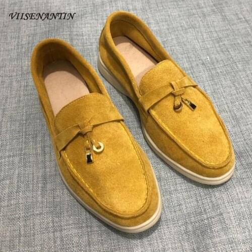 2020 New Flat Lazy Loafers Comfortable Men and Women Suede Leather Slip on Lazy Mules Metal Lock Decor Fringe Flat Shoe Sapato