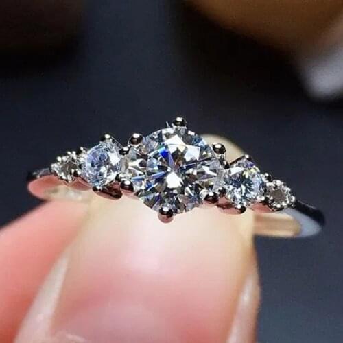 Newly Design Women Engagement Wedding Rings Shiny Crystal CZ Simple and Elegant Accessories High Quality Fashion Jewelry Gifts