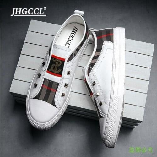 Leather leisure loafers New rivet sneaker luxury casual white shoes new men flat shoes luxury designer sneakers zapatillas A30