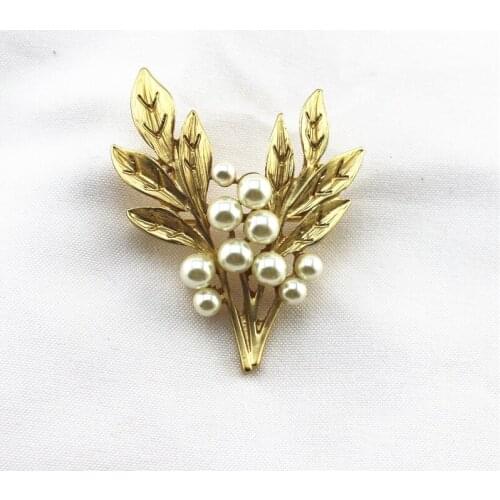 New European and American style matte gold alloy branches inlaid with imitation pearl sun brooch