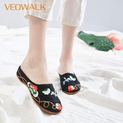 Veowalk Women Canvas Flat Slippers Flower Embroidered Summer Ladies Slides Shoes Retro Woman Breathable Comfort Slip-on Mules