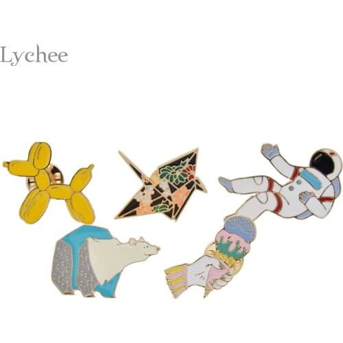 Lychee Life 5pcs/set Enamel Astronaut Ice Cream Bear Papercrane Dog Metal Pin On Badge Shirt Collar Brooch Apparel Sewing