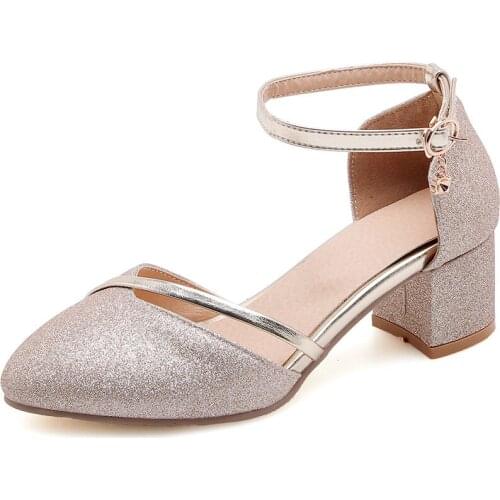 Spring and summer new 2019 fashion thick with a buckle with sandals female 32-46