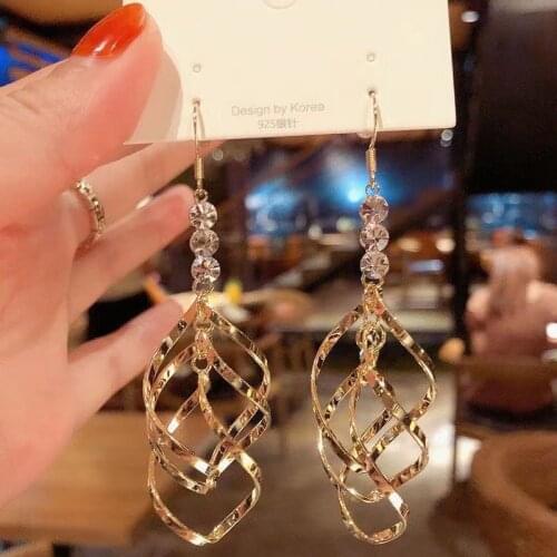 2021 New Fashion Trend Metal Spiral Earrings Temperament Net Red Simple Diamond Ear Hook Womens