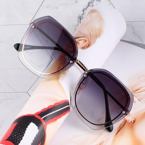 2020 new European and American trend large frame female sunglasses Fashion anti ultraviolet round face star same style sunglasse