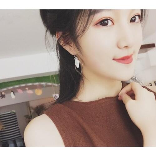 2017new Listing Simple Natural White Shell Earrings Earrings Simple Temperament Retro Geometric Earrings Jewelry Ladies / Ladies