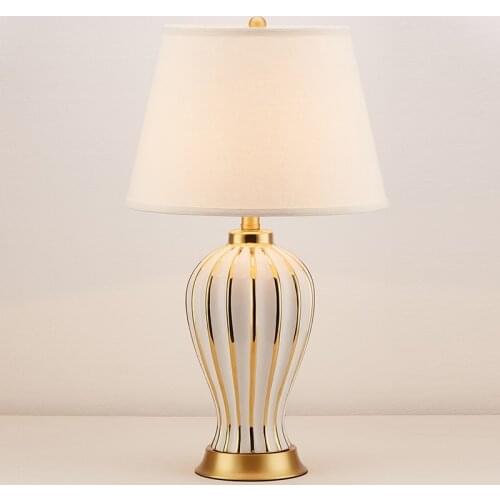 Creative Ceramic Table Lamp Bedroom Decoration Bedside Lamp European Simple Warm Wedding Living Room Ceramic Bedside Table Lamp