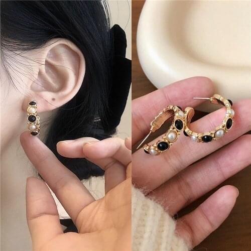 PINIYA Stud Earrings