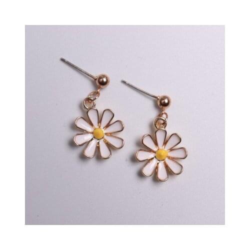 Small fresh daisy flowers small earrings simple creative personality temperament sweet wild earrings
