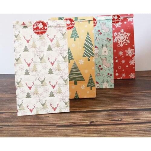 Merry Christmas Paper Gift Bag Snowman Tree Pattern Christmas Bag Gift 22*12*8.5cm Kraft Paper Bags with Sticker 24pcs