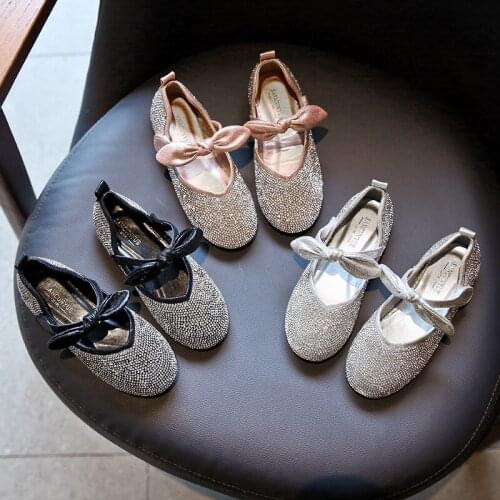 Students 2020 New Style Childrens Shoes Soft Beautiful Bright Girls Nude Shoes Bow Crystal Princess Party Flats Shoes