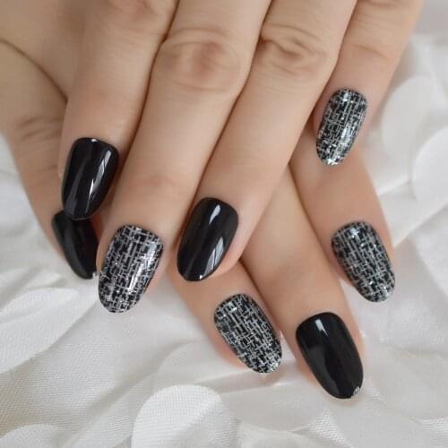 Oval Short Black Faux Ongles Off White Crossing Design Ladies Fashion Nail Art Decorated Tips with Glue Tabs 24 CT