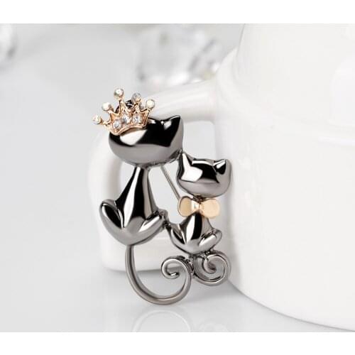 Mother Daughter Cats Brooches Crystal Crown Queen Corsages Pin Women Hats Scarf Suit Brooch Clothes Buckles