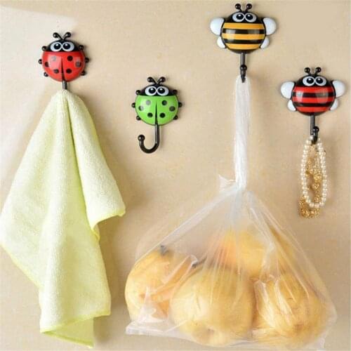 2Pcs Lovely Cartoon Hooks Punch-free with Suction Cup Random Color Ladybug Bee Shape Durable Kitchen Storage Hooks for Daily Use
