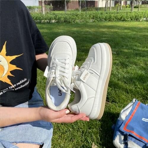 2021 summer and autumn new female cute big-toed shoes thick-soled super fire all-match thin white shoes