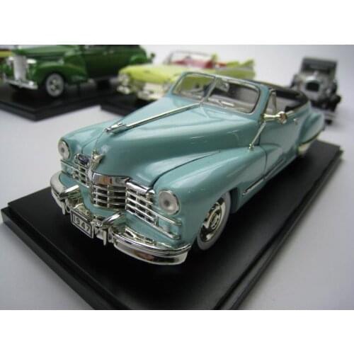 Diecast Model Cars 1/32 Scale Signature 1947 Series 62 Classic Car Static Display Adult Collection Gifts Toys for Boys