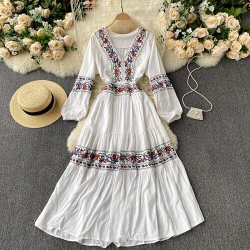 Bohemian Embroidered Vestidos Womens V-neck Puff Sleeves Waist Slimming Loose Large-size Large-size Midi Dress GK077