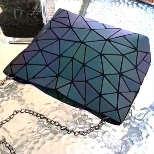 2021 New Womens Handbags Night Luminous Irregular Geometric Female Bag Lighting Diamond Grid Pattern Purse Chain Crossbody Bags