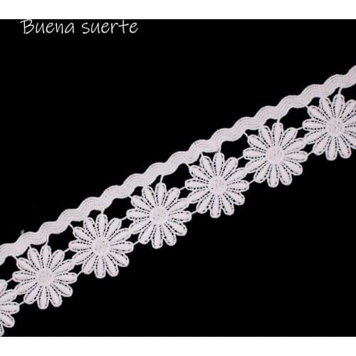 Buena Suerte 2Y High Quality 2018 New White Daisy Roses Flower Embroidery Lace Ribbon Fabric Sew DIY Handmade Accessories TM127