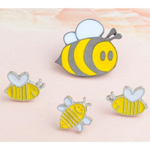 4pcs/set Honey Bee Family Pin Cute Cartoon Brooches Bee Badges Hard Enamel Pins Deniam Jacket Backpack Jewelry