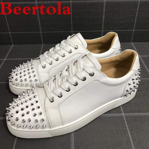 Luxury Mens Sneakers With Spikes White Shallow Casual Flats Men Espadrilles Back Rivets Designers Round Toe Chaussures De Sport