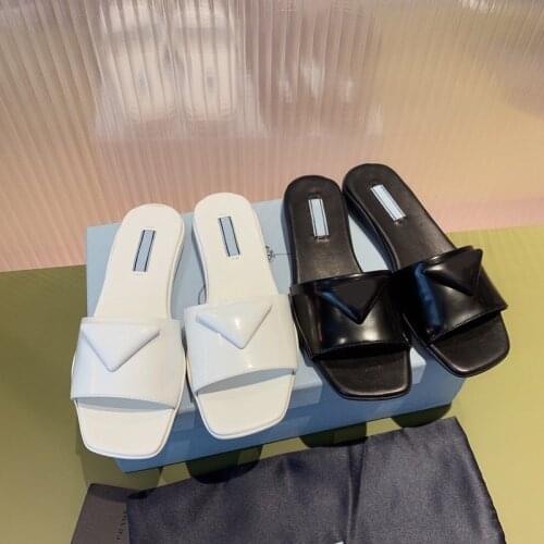 High quality spring/summer 2021 new leather triangle fashion square open toe lazy flat slippers mid heel sandals