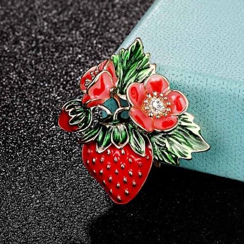 Zlxgirl jewelry Trendy Red Strawberry Enamel Brooches For Men Womens Classic Fruits Weddings bridal hijab accessories bags VAZ