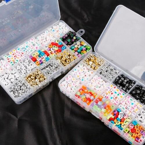 Acrylic 1040pcs 6*6mm 4*7MM Coloured alphabet Russian Letter Beads Black Alphabet Random Mixed Beads For DIY Necklace Pacifier