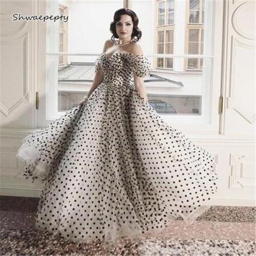 2021 Puffy Polka Dots Tulle Prom Dresses Vintage Sweetheart Off Shoulder Evening Ball Gowns Ruched Long Formal Party Wear